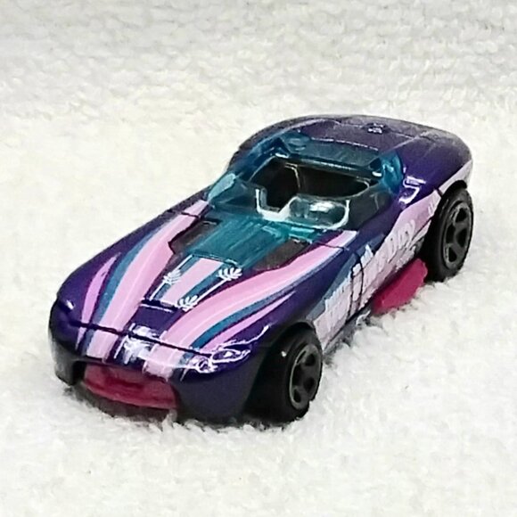 3/$24 Mint 2013 Mattel Rrroadster 'Woman's Day' Hot Wheel BDD04!! - Picture 1 of 3